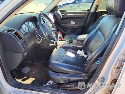 Zdjęcie 7 z 12 samochodu: 2010 CHRYSLER 300 TOURING VIN:2C3CA5CV5AH263181 - miniatura