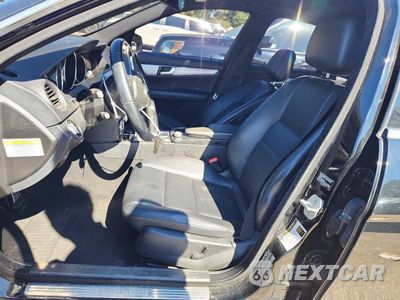 Zdjęcie 7 z 12 samochodu: 2014 MERCEDES-BENZ C 250 VIN:WDDGF4HB0ER312161 - miniatura