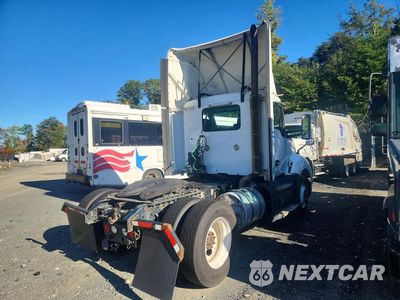 Trzecie zdjęcie samochodu z tyłu: 2016 KENWORTH T680 SEMI TRUCK VIN:1XKYA48X7GJ496304 - miniatura