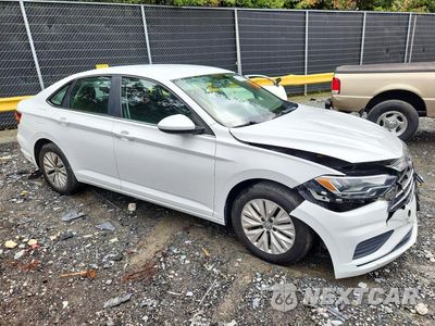 Czwarte zdjęcie samochodu z boku: 2019 VOLKSWAGEN JETTA S VIN:3VWCB7BU3KM212601 - miniatura