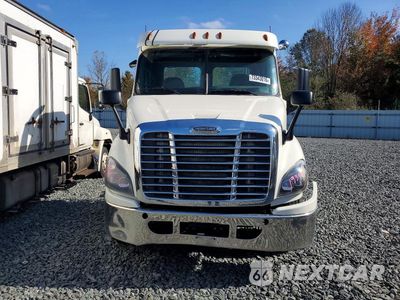 Piąte zdjęcie samochodu w środku: 2017 FREIGHTLINER CASCADIA 113 SEMI TRUCK VIN:3AKBGADVXHSJH0286 - miniatura