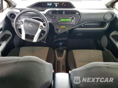 Zdjęcie 8 z 12 samochodu: 2014 TOYOTA PRIUS C TWO VIN:JTDKDTB31E1060571 - miniatura