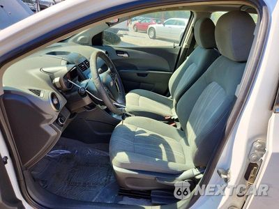 Zdjęcie 7 z 12 samochodu: 2015 CHEVROLET SONIC LT VIN:1G1JC6SH7F4145256 - miniatura