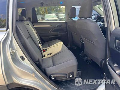 Zdjęcie 9 z 13 samochodu: 2019 TOYOTA HIGHLANDER LE VIN:5TDBZRFH9KS743949 - miniatura