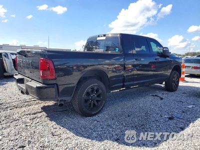 Trzecie zdjęcie samochodu z tyłu: 2025 RAM 2500 LARAMIE VIN:3C63R5NL1SG557606 - miniatura