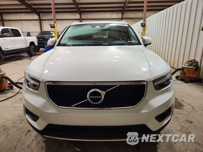 Piąte zdjęcie samochodu w środku: 2021 VOLVO XC40 T5 MOMENTUM VIN:YV4162UK4M2399142 - miniatura