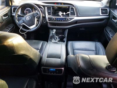Zdjęcie 8 z 14 samochodu: 2017 TOYOTA HIGHLANDER XLE VIN:5TDKZRFH1HS512181 - miniatura