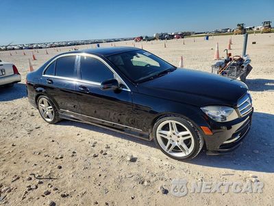 Czwarte zdjęcie samochodu z boku: 2011 MERCEDES-BENZ C 300 VIN:WDDGF5EB4BF635426 - miniatura