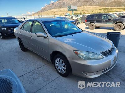 Czwarte zdjęcie samochodu z boku: 2005 TOYOTA CAMRY LE VIN:4T1BE30KX5U075068 - miniatura