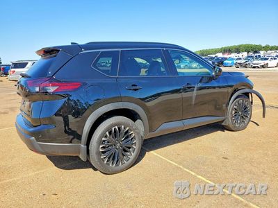 Trzecie zdjęcie samochodu z tyłu: 2026 NISSAN ROGUE DARK ARMOR VIN:5N1BT3BB6TC749464 - miniatura