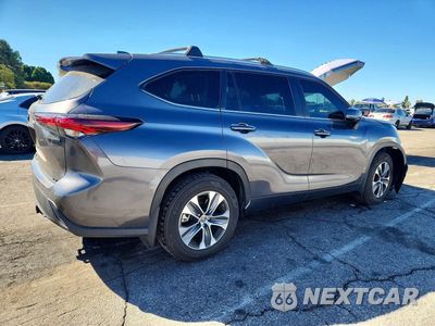 Trzecie zdjęcie samochodu z tyłu: 2024 TOYOTA HIGHLANDER HYBRID XLE VIN:5TDKBRCH2RS143146 - miniatura