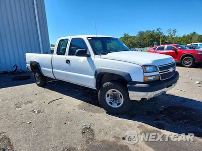 Czwarte zdjęcie samochodu z boku: 2005 CHEVROLET SILVERADO C2500 HEAVY DUTY VIN:1GCHC29U25E306302 - miniatura