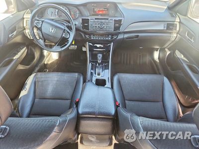 Zdjęcie 8 z 12 samochodu: 2016 HONDA ACCORD SPORT VIN:1HGCR2F55GA125597 - miniatura