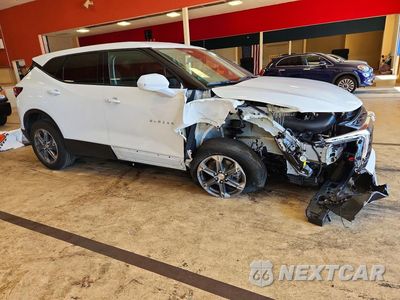 Czwarte zdjęcie samochodu z boku: 2025 CHEVROLET BLAZER 2LT VIN:3GNKBCR4XSS263979 - miniatura