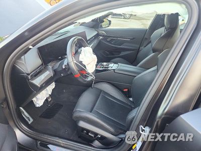 Zdjęcie 7 z 12 samochodu: 2025 BMW M5 VIN:WBS83FK08SCU36616 - miniatura