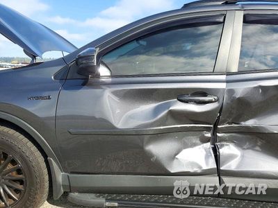 Zdjęcie 7 z 13 samochodu: 2017 TOYOTA RAV4 HV LIMITED VIN:JTMDJREV7HD091232 - miniatura