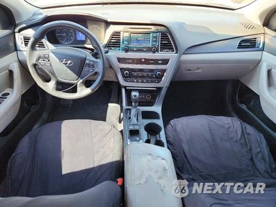 Zdjęcie 8 z 12 samochodu: 2017 HYUNDAI SONATA SE VIN:5NPE34AF0FH189591 - miniatura