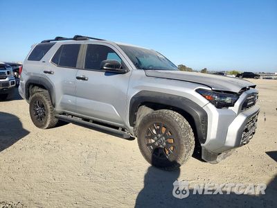 Czwarte zdjęcie samochodu z boku: 2025 TOYOTA 4RUNNER SR5 VIN:JTEVA5AR7S5003489 - miniatura