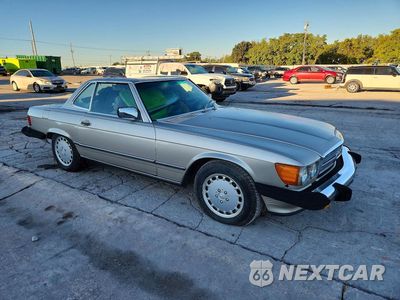 Czwarte zdjęcie samochodu z boku: 1987 MERCEDES-BENZ 560 SL VIN:WDBBA48D4HA057634 - miniatura
