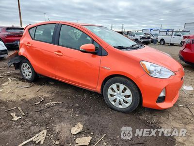 Czwarte zdjęcie samochodu z boku: 2013 TOYOTA PRIUS C TWO VIN:JTDKDTB37D1032708 - miniatura