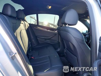 Zdjęcie 10 z 12 samochodu: 2019 BMW 530E VIN:WBAJA9C55KB393947 - miniatura