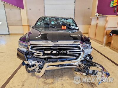 Piąte zdjęcie samochodu w środku: 2020 RAM 1500 LARAMIE VIN:1C6SRFRT7LN244077 - miniatura
