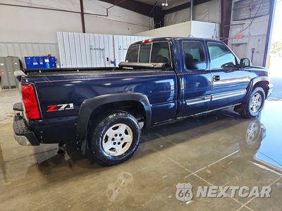 Trzecie zdjęcie samochodu z tyłu: 2005 CHEVROLET SILVERADO K1500 VIN:1GCEK19Z95Z227245 - miniatura