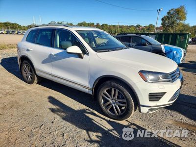Czwarte zdjęcie samochodu z boku: 2016 VOLKSWAGEN TOUAREG SPORT VIN:WVGEF9BP6GD001297 - miniatura