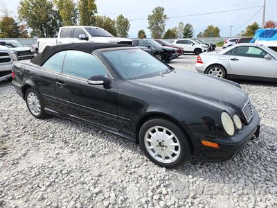 Czwarte zdjęcie samochodu z boku: 2001 MERCEDES-BENZ CLK 430 VIN:WDBLK70G81T079882 - miniatura