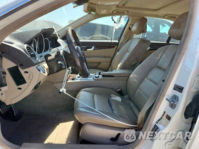 Zdjęcie 7 z 12 samochodu: 2012 MERCEDES-BENZ C 250 VIN:WDDGF4HB5CA599217 - miniatura