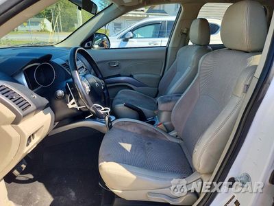 Zdjęcie 7 z 14 samochodu: 2009 MITSUBISHI OUTLANDER SE VIN:JA4MT31WX9Z007201 - miniatura
