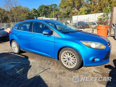 Czwarte zdjęcie samochodu z boku: 2014 FORD FOCUS TITANIUM VIN:1FADP3N22EL338603 - miniatura