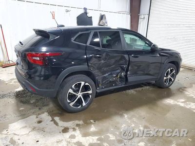 Trzecie zdjęcie samochodu z tyłu: 2024 CHEVROLET TRAX 1RS VIN:KL77LGE23RC215891 - miniatura