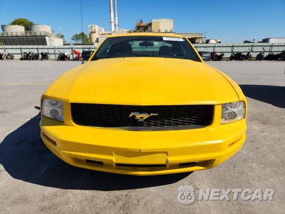 Piąte zdjęcie samochodu w środku: 2005 FORD MUSTANG VIN:1ZVFT80NX55225528 - miniatura