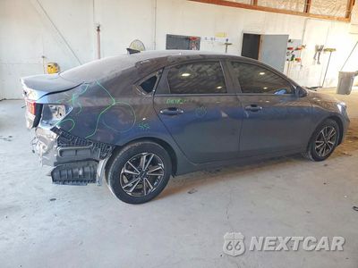 Trzecie zdjęcie samochodu z tyłu: 2023 KIA FORTE LXS VIN:3KPF24ADXPE668564 - miniatura