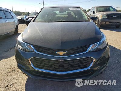 Piąte zdjęcie samochodu w środku: 2018 CHEVROLET CRUZE LT VIN:1G1BE5SM4J7184030 - miniatura