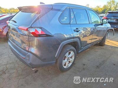 Trzecie zdjęcie samochodu z tyłu: 2021 TOYOTA RAV4 HYBRID XLE VIN:4T3R6RFVXMU017337 - miniatura