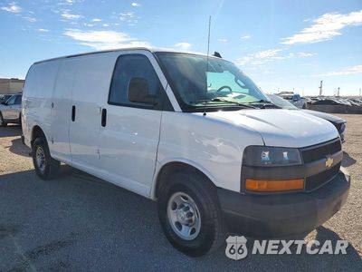 Czwarte zdjęcie samochodu z boku: 2018 CHEVROLET EXPRESS G2500 VIN:1GCWGAFP9J1339898 - miniatura