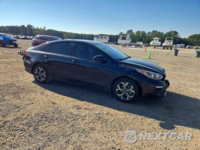 Czwarte zdjęcie samochodu z boku: 2020 KIA FORTE LXS VIN:3KPF24AD1LE141362 - miniatura