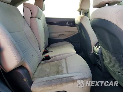 Zdjęcie 11 z 13 samochodu: 2019 KIA SORENTO LX VIN:5XYPG4A33KG468778 - miniatura