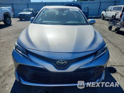 Piąte zdjęcie samochodu w środku: 2018 TOYOTA CAMRY LE VIN:4T1B11HK8JU654008 - miniatura