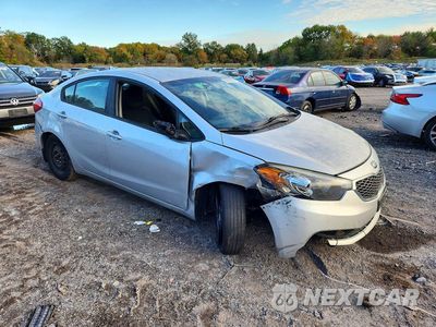Czwarte zdjęcie samochodu z boku: 2016 KIA FORTE LX VIN:KNAFK4A63G5619717 - miniatura