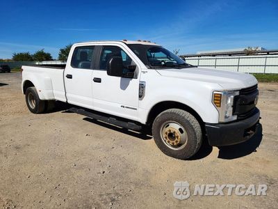 Czwarte zdjęcie samochodu z boku: 2019 FORD F350 SUPER DUTY VIN:1FT8W3CT2KEE87202 - miniatura