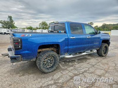 Trzecie zdjęcie samochodu z tyłu: 2018 CHEVROLET SILVERADO K1500 LT VIN:3GCUKREC1JG265297 - miniatura