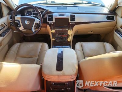Zdjęcie 8 z 13 samochodu: 2011 CADILLAC ESCALADE EXT LUXURY VIN:3GYT4MEF1BG225848 - miniatura