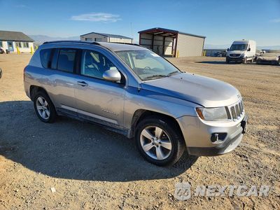 Czwarte zdjęcie samochodu z boku: 2016 JEEP COMPASS LATITUDE VIN:1C4NJDEB1GD757688 - miniatura