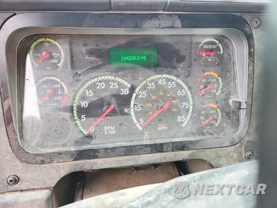 Zdjęcie 9 z 13 samochodu: 2016 FREIGHTLINER CASCADIA 113 SEMI TRUCK VIN:3AKBGADV9GDHE0221 - miniatura