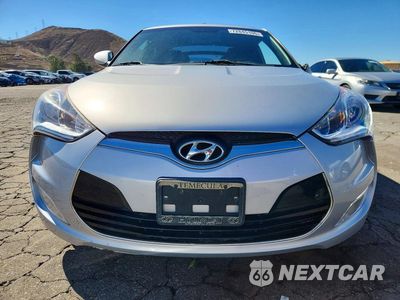 Piąte zdjęcie samochodu w środku: 2017 HYUNDAI VELOSTER VALUE EDITION VIN:KMHTC6AD5HU316860 - miniatura