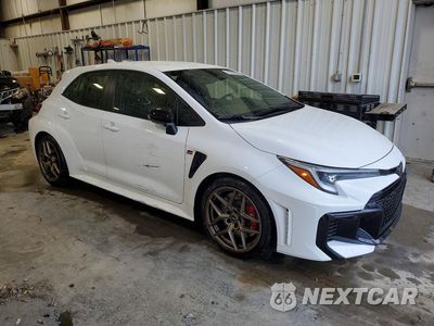 Czwarte zdjęcie samochodu z boku: 2025 TOYOTA GR COROLLA PREMIUM VIN:JTNABAAE8SA022738 - miniatura