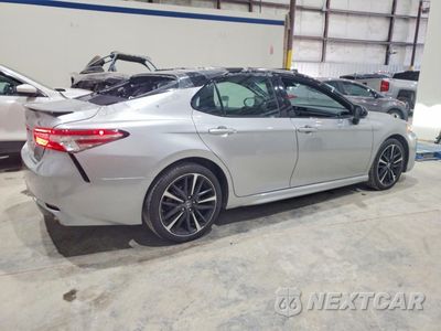 Trzecie zdjęcie samochodu z tyłu: 2018 TOYOTA CAMRY XSE VIN:4T1B61HKXJU122177 - miniatura